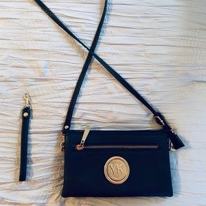 Michale Kors (faux) purse/wristlet